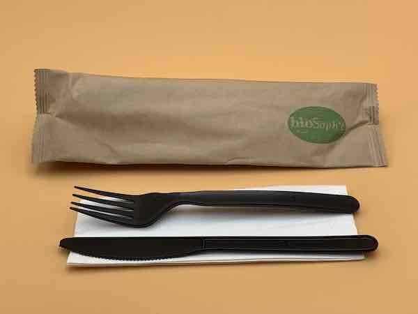 KIT COUVERT NOIR 3/1 100%COMPOSTABLE SACHET KRAFT FOU/COU/SERV REUTILISABLE(50U)