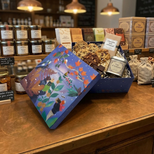 COFFRET CARTONNE BLEU HIVER VILLAGE EN FETE DDG 30X30X12CM (1 U)